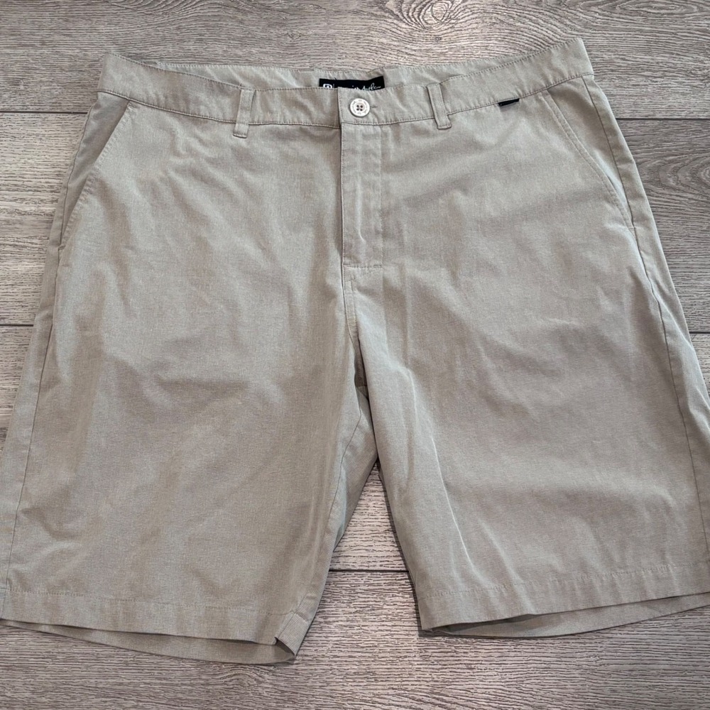 Travis Mathew Golf Shorts Mens 38 Khaki Tan Stretch Performance Beck Casual